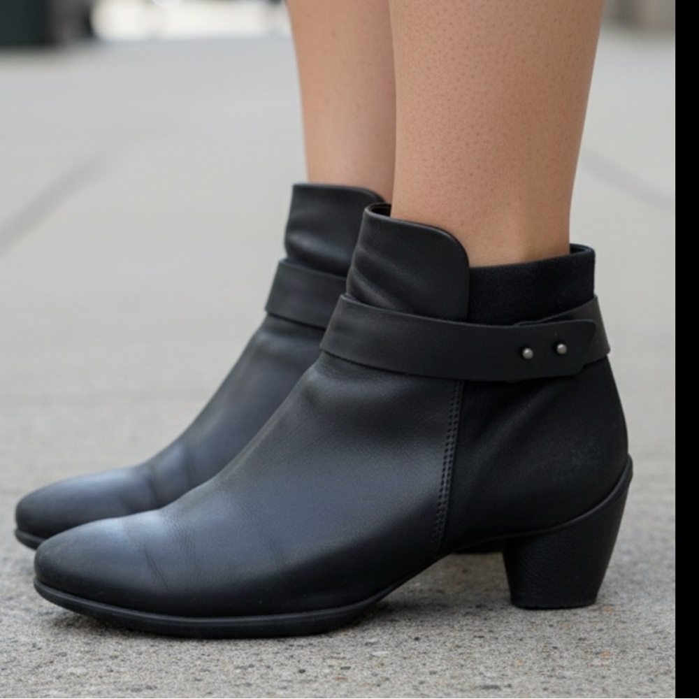 ECCO women Ankle Boots black Size 38 US 7  Rubber Heel capsule neutral comfort
